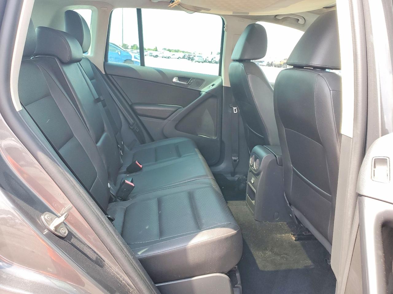 2015 Volkswagen Tiguan S Gray vin: WVGAV7AX7FW516013