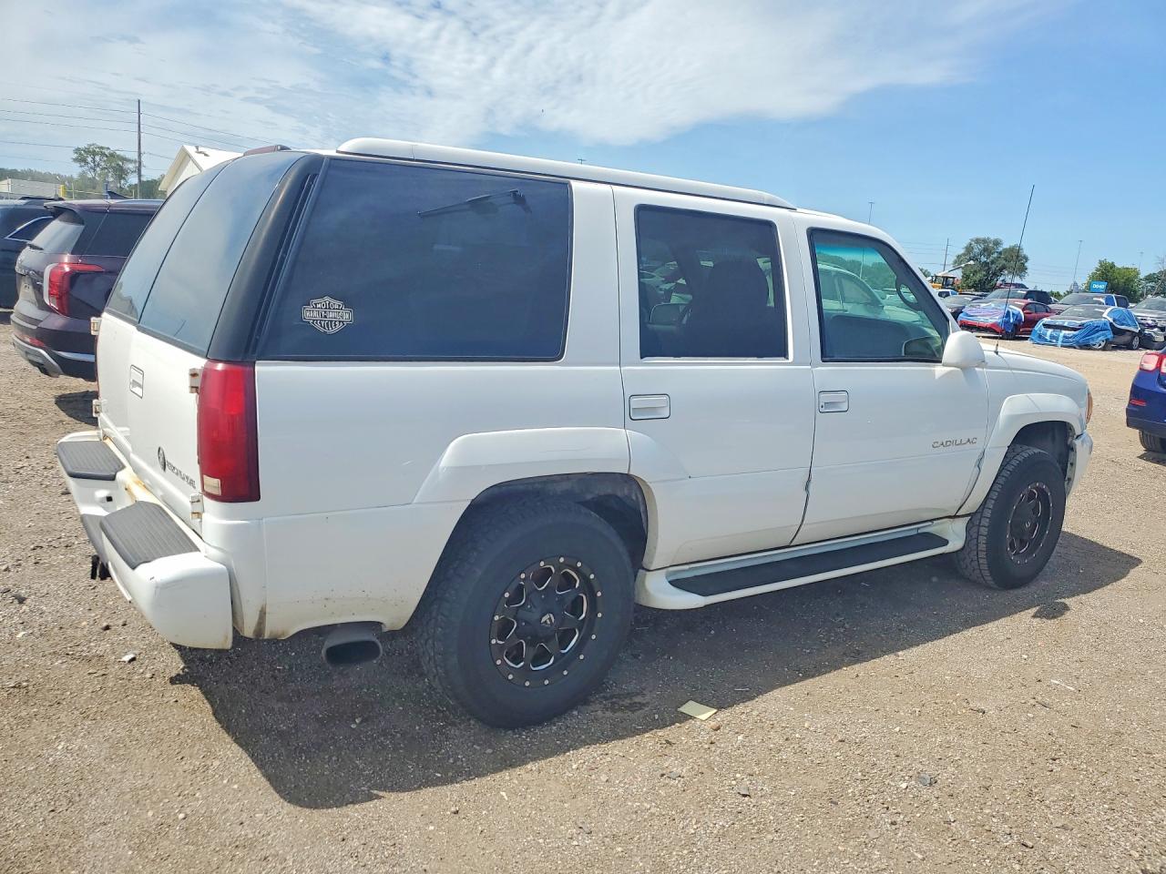 2000 Cadillac Escalade Luxury Белый vin: 1GYEK63R0YR230359
