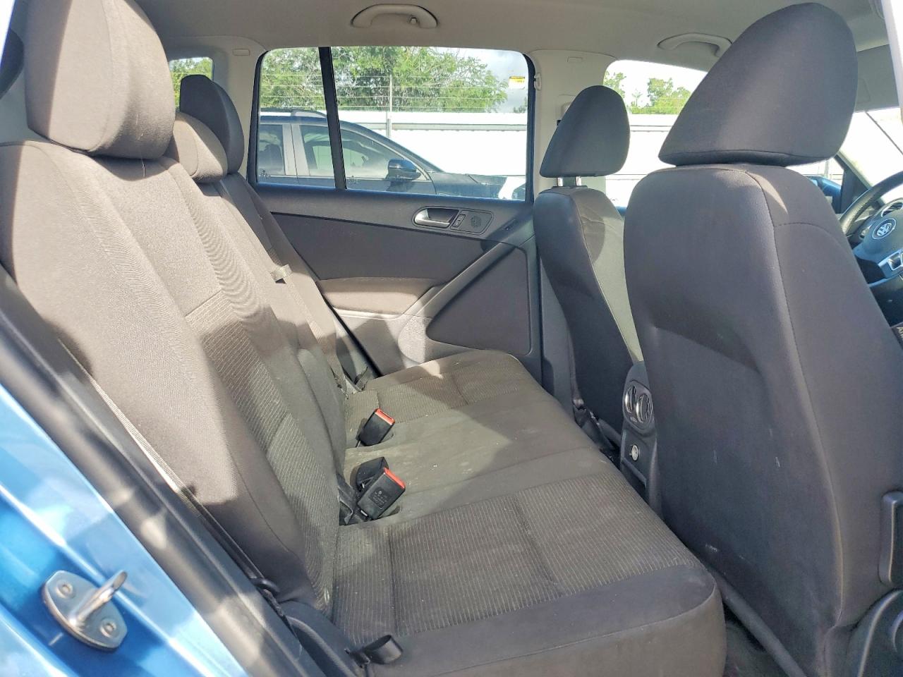 2017 Volkswagen Tiguan S Blue vin: WVGAV7AX8HK045466