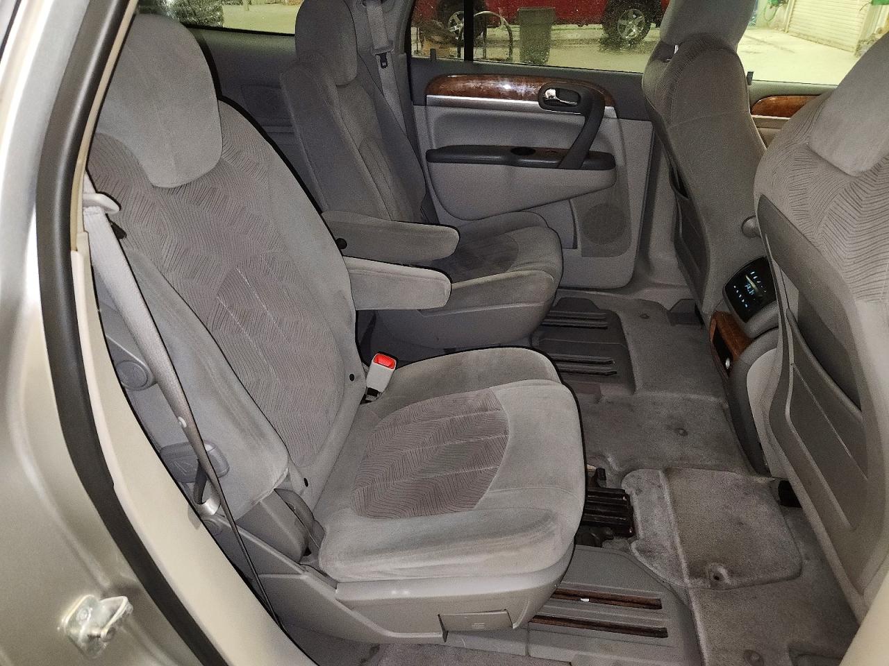 2008 Buick Enclave Cx Silver vin: 5GAEV13708J205671