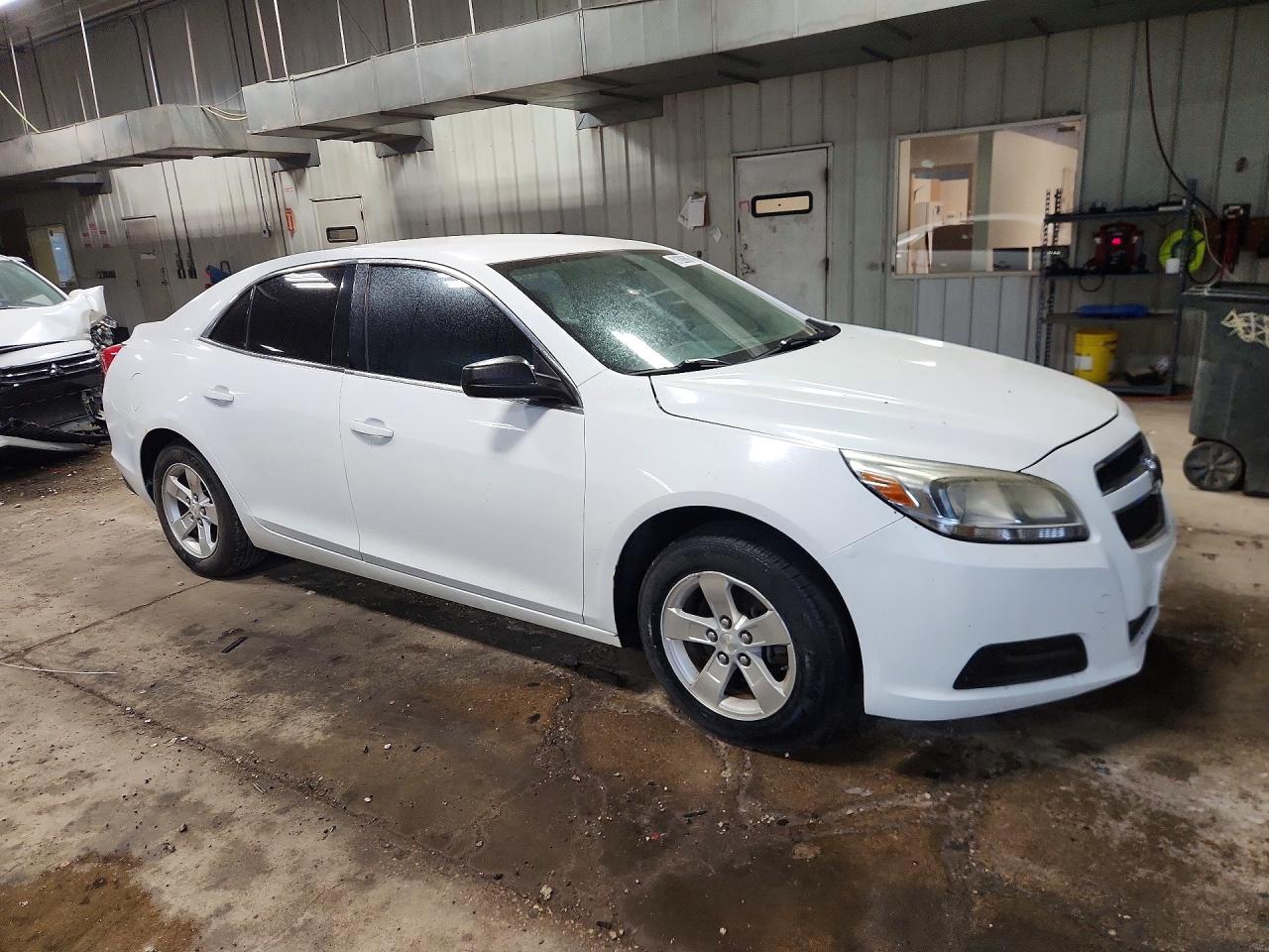 2013 Chevrolet Malibu Ls White vin: 1G11B5SA1DF241725