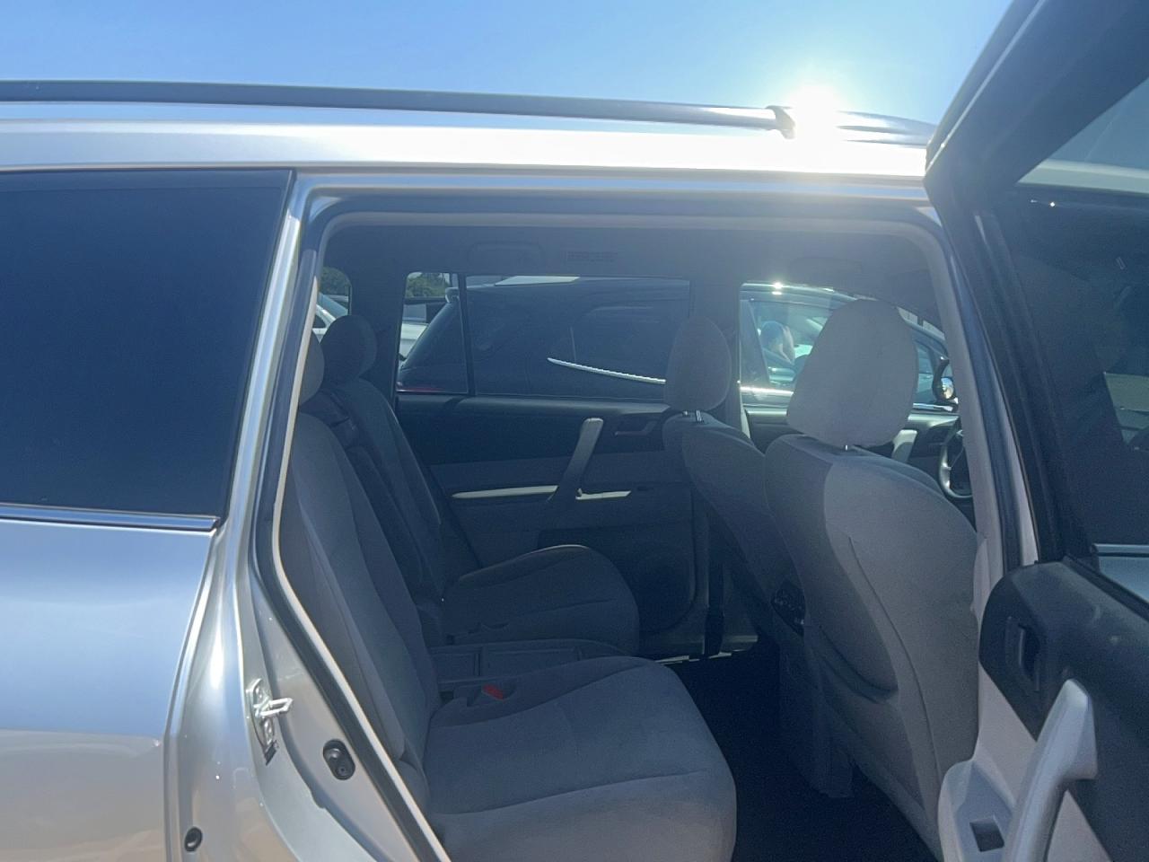 2012 Toyota Highlander Base Silver vin: 5TDBK3EH1CS094863