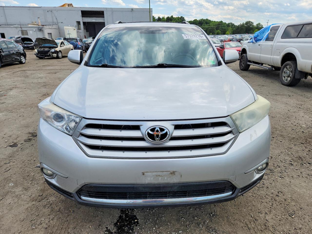 2011 Toyota Highlander Base Silver vin: 5TDBK3EH1BS073204