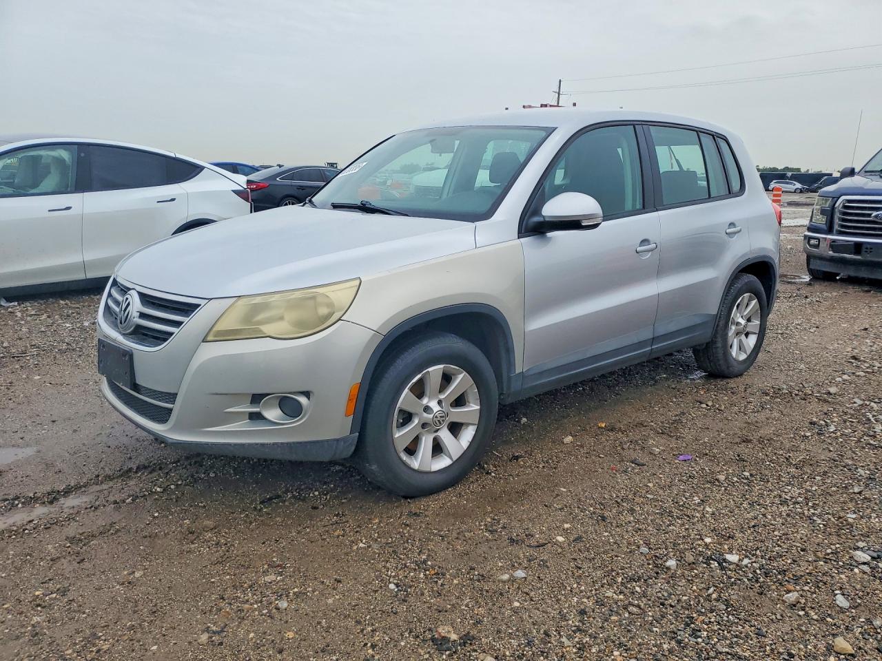 2009 Volkswagen Tiguan S Silver vin: WVGAV75N99W512817