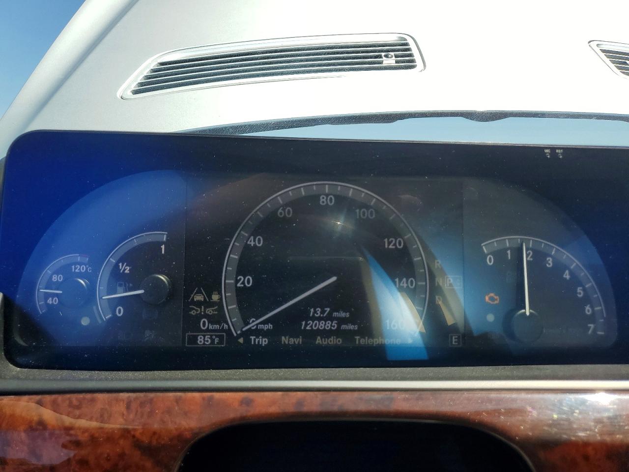 2012 Mercedes-benz S 550 Silver vin: WDDNG7DBXCA437174