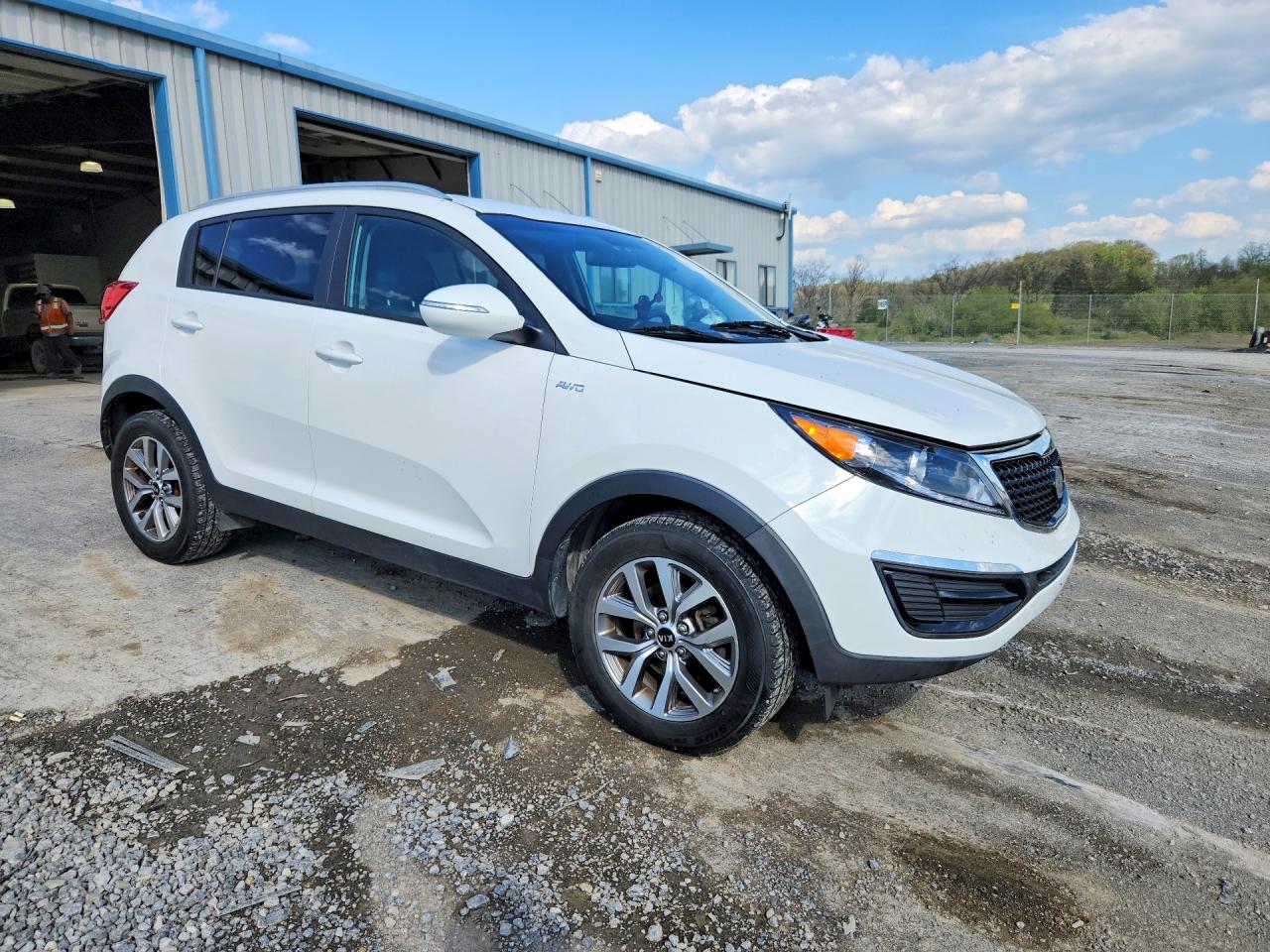 2015 Kia Sportage Lx White vin: KNDPBCAC8F7732623