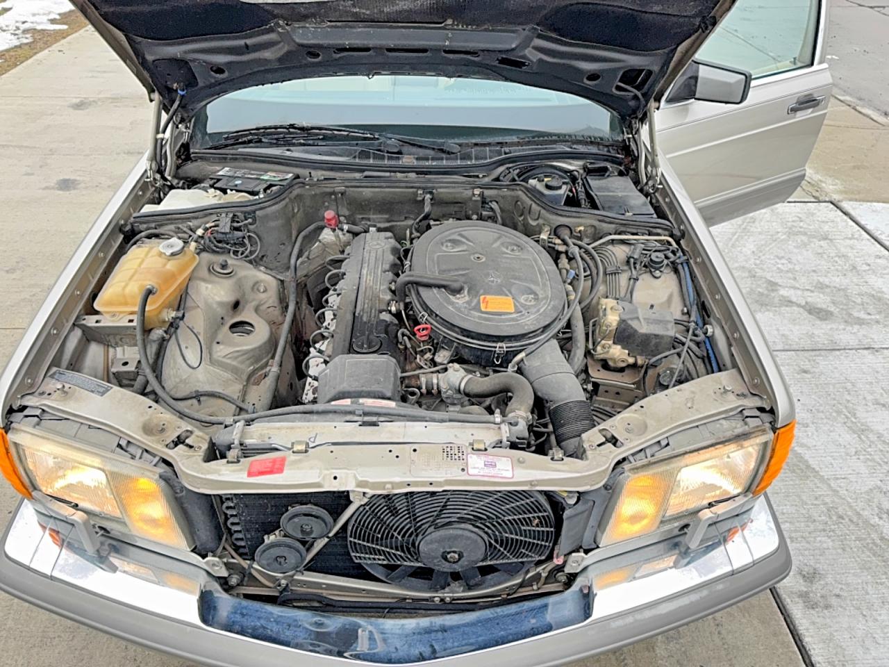 1989 Mercedes-benz 300 Se Бежевый vin: WDBCA24D4KA495561