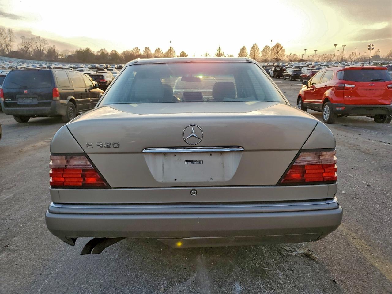 1994 Mercedes-benz E 320 Серебряный vin: WDBEA32E9RC135243