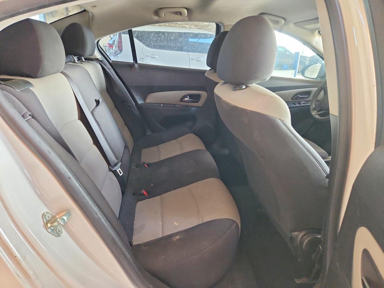 2012 Chevrolet Cruze Ls White vin: 1G1PC5SH3C7390277