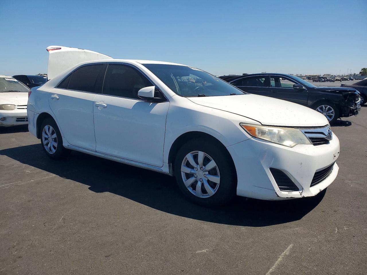 2014 Toyota Camry Le Белый vin: 4T4BF1FK0ER409378