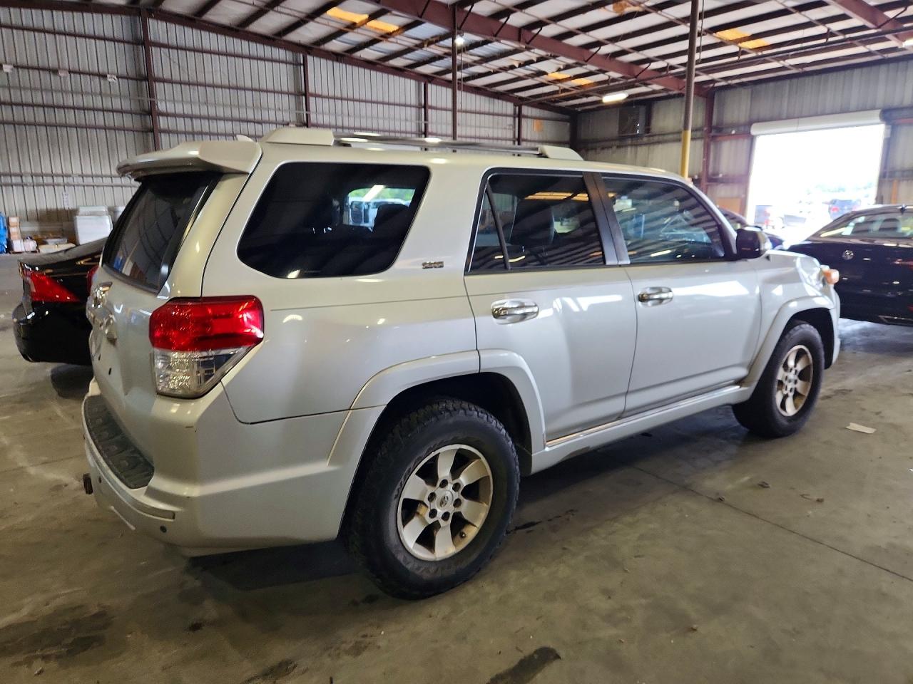 2011 Toyota 4runner Sr5 Silver vin: JTEZU5JR1B5032575