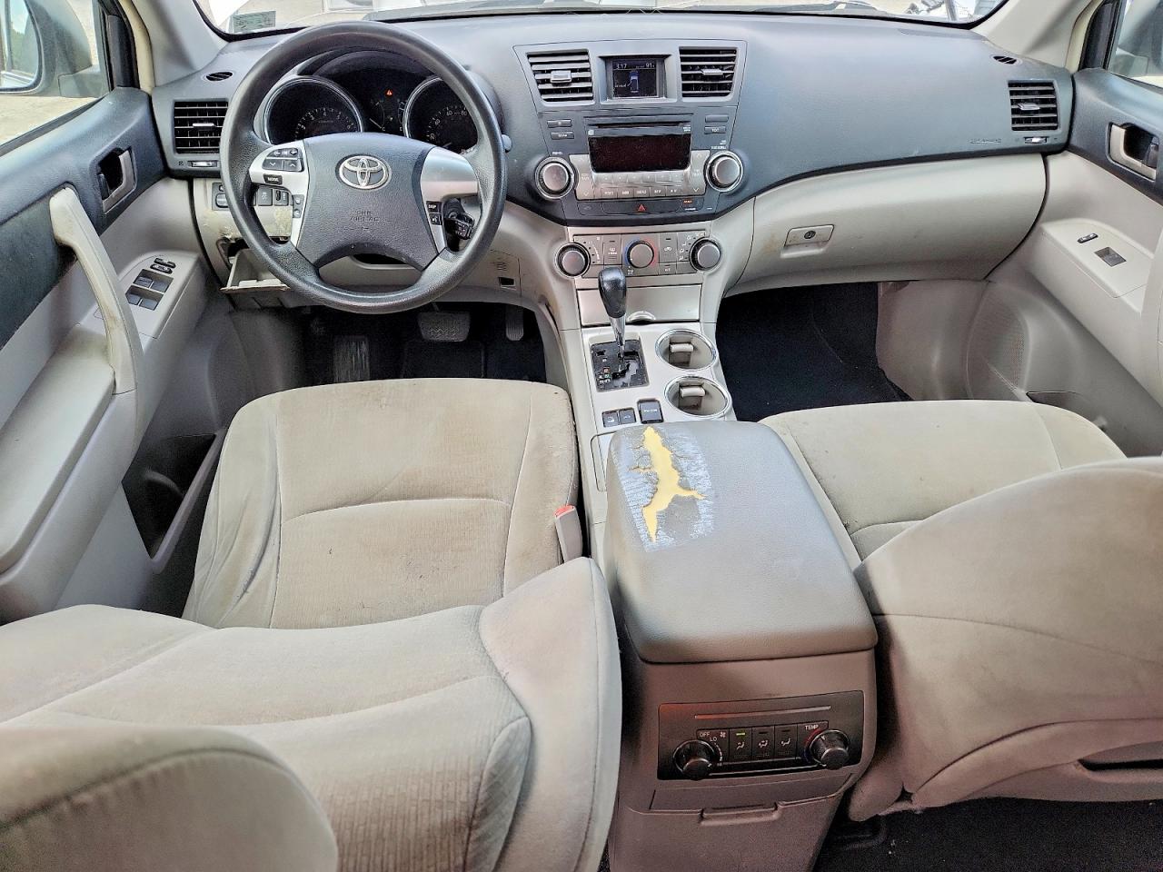 2011 Toyota Highlander Base Silver vin: 5TDBK3EH1BS073204