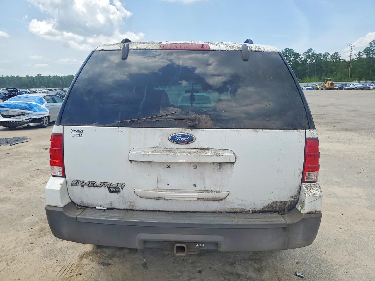 2005 Ford Expedition Xlt White vin: 1FMPU16555LB12452