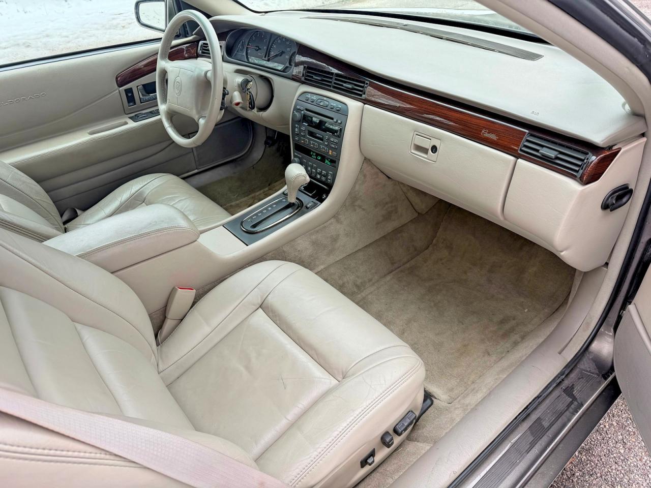 1999 Cadillac Eldorado Beige vin: 1G6EL12Y8XU600597