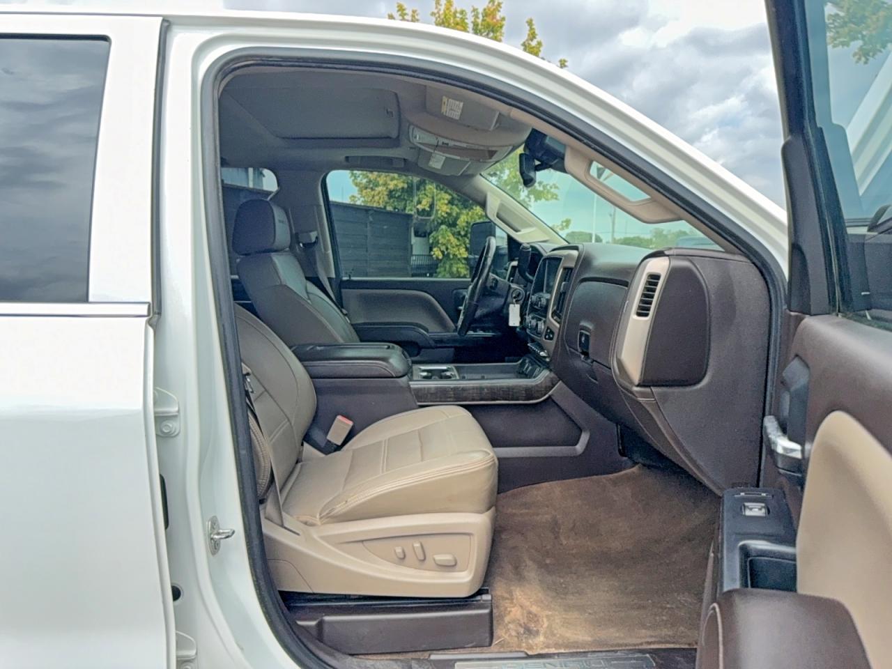 2015 Gmc Sierra K2500 Denali White vin: 1GT120E85FF601018