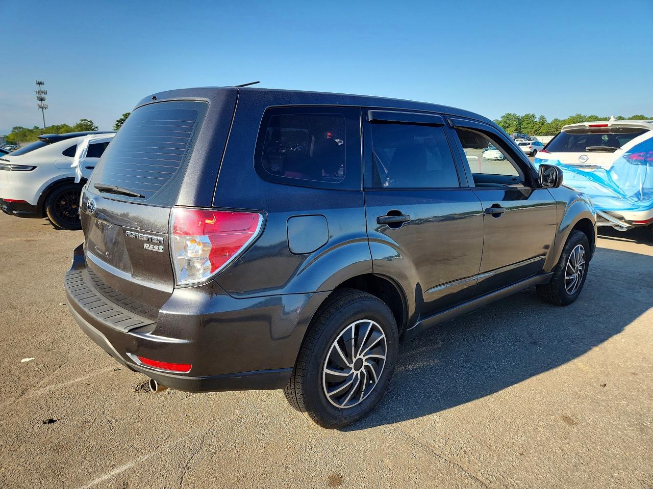 2010 Subaru Forester 2.5x Gray vin: JF2SH6ACXAH752872