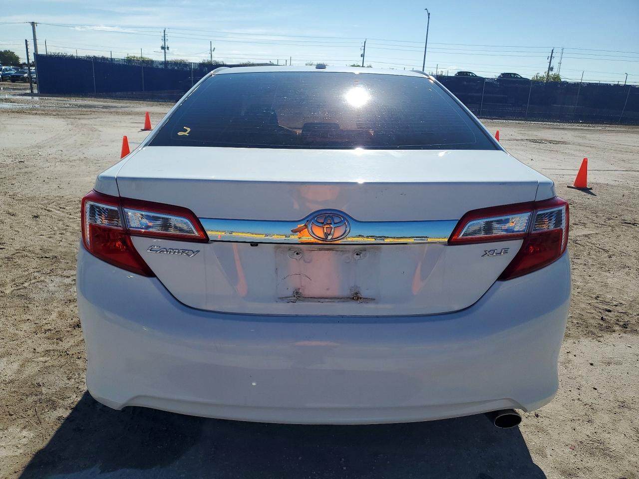 2014 Toyota Camry Xle White vin: 4T4BF1FK1ER345433