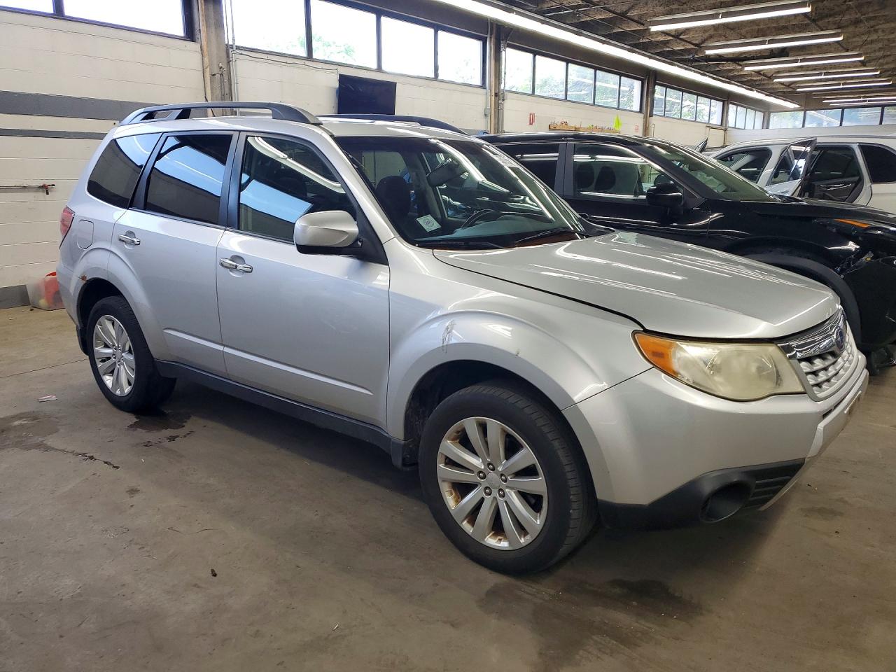 2011 Subaru Forester 2.5x Premium Silver vin: JF2SHBDC4BH730128