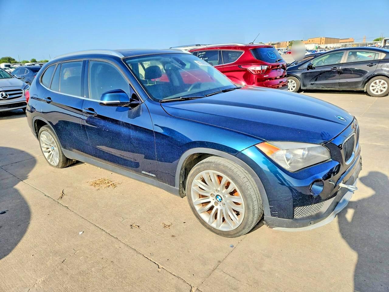 2015 Bmw X1 Sdrive28i Blue vin: WBAVM1C52FVZ93761