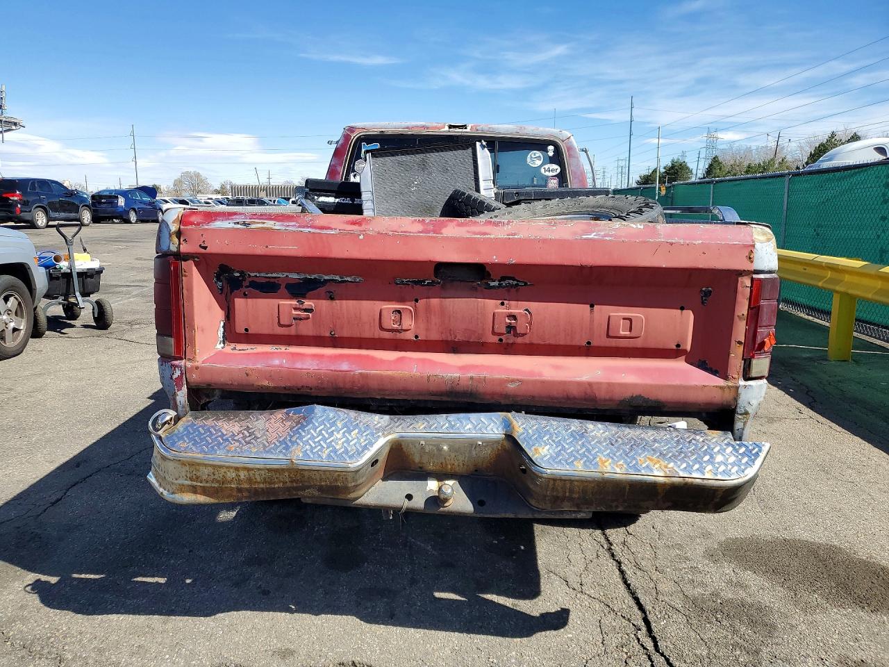 1985 Ford F250 Red vin: 1FTHF2614FPB38556