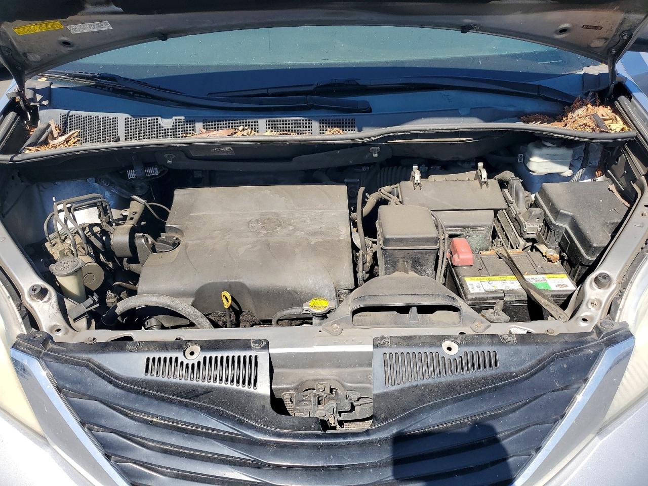 2014 Toyota Sienna Le Silver vin: 5TDJK3DCXES077807
