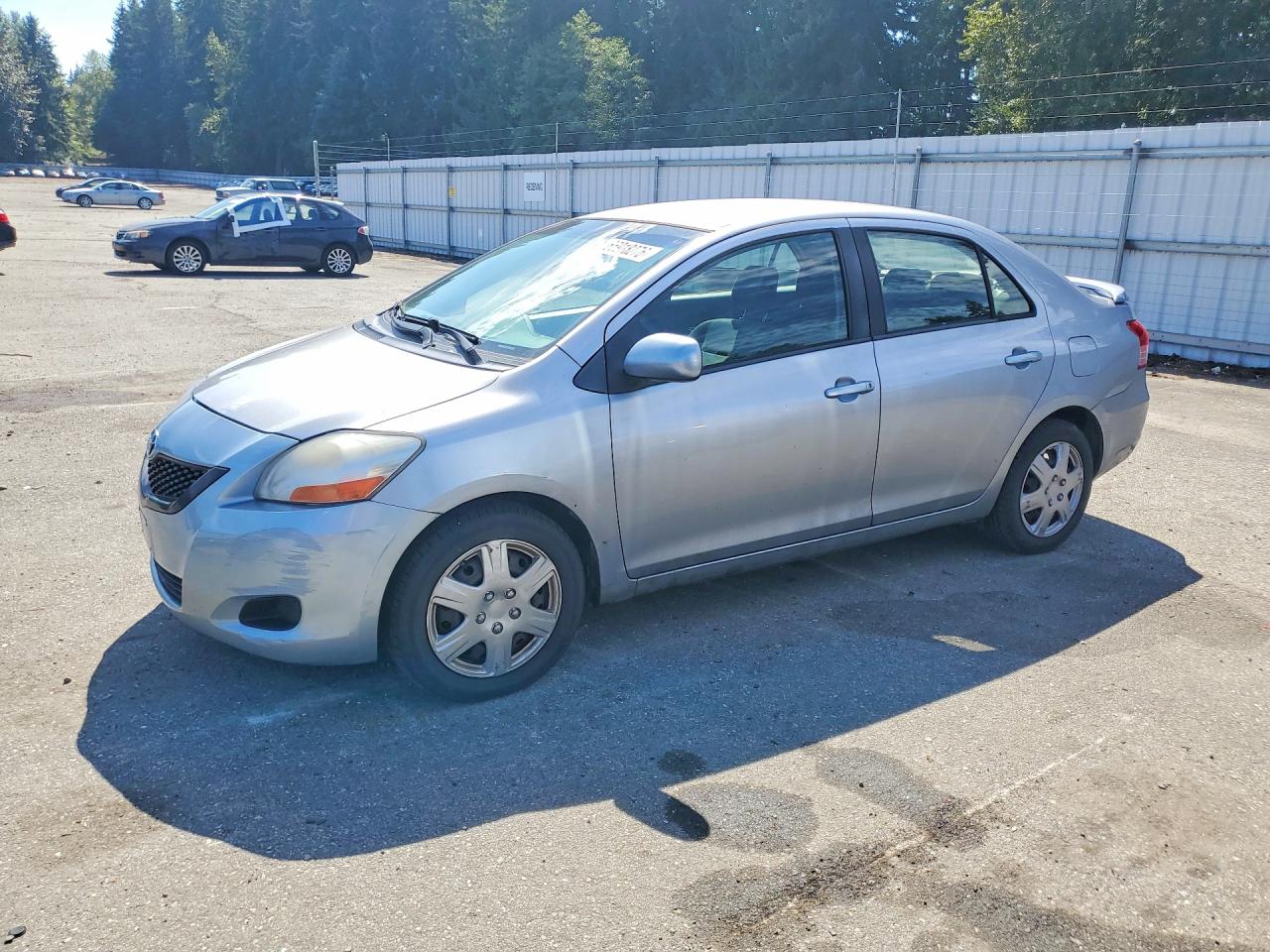 2010 Toyota Yaris Base Blue vin: JTDBT4K36A1395957