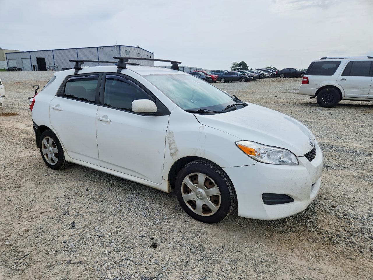 2009 Toyota Matrix Base White vin: 2T1KU40E39C046599