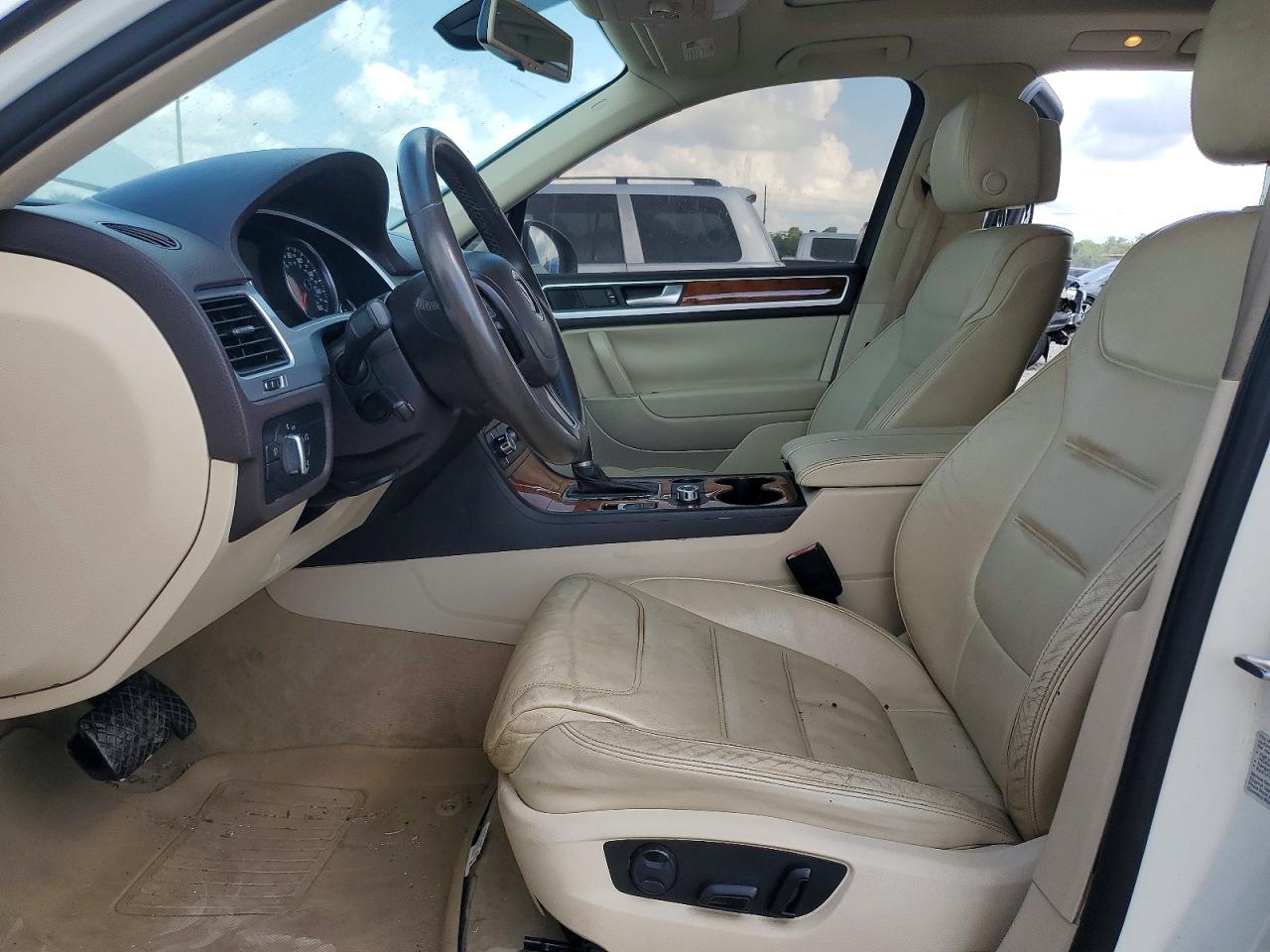 2011 Volkswagen Touareg V6 White vin: WVGFF9BP4BD005832