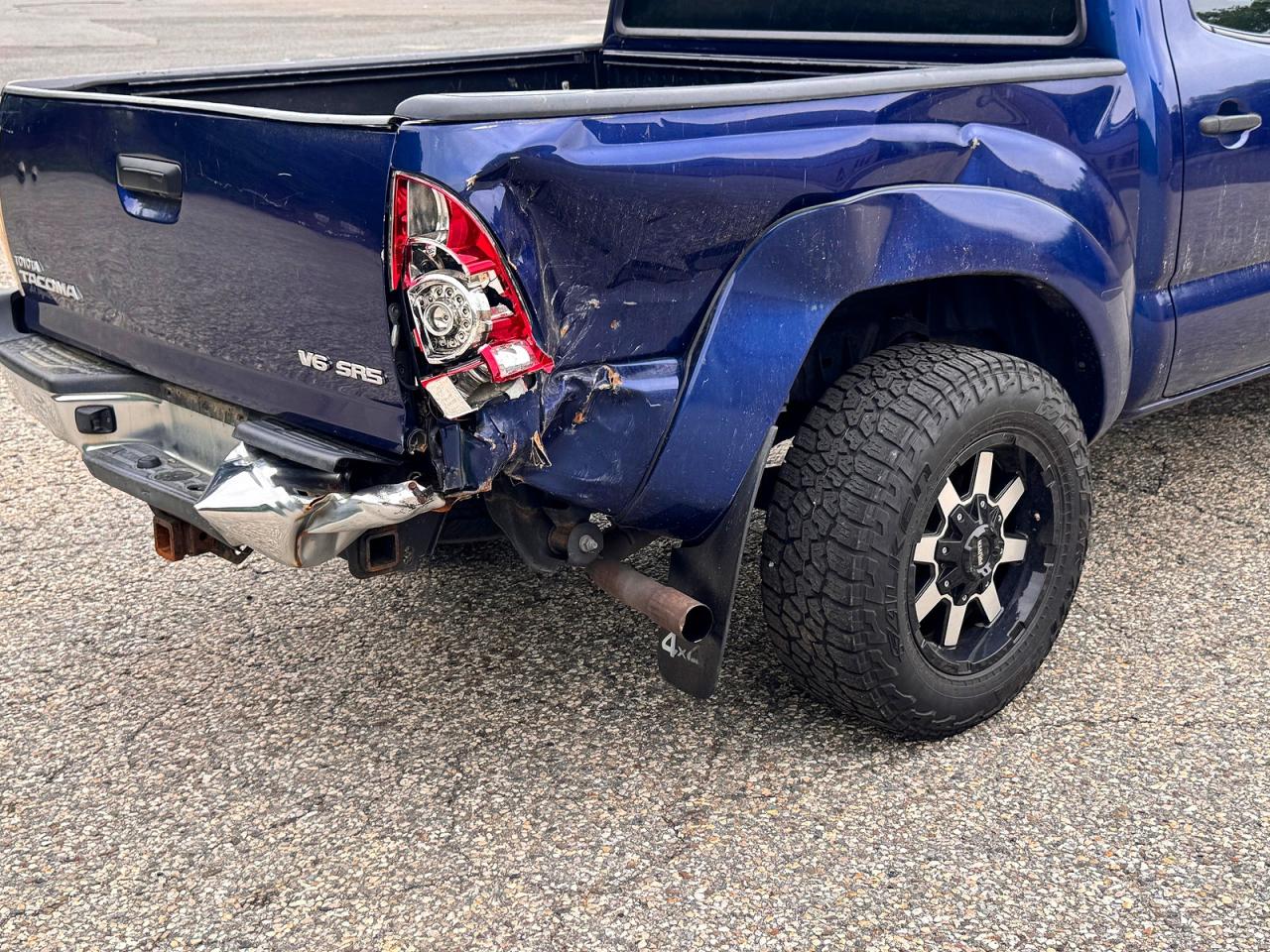 2015 Toyota Tacoma V6 Blue vin: 3TMLU4EN6FM200996