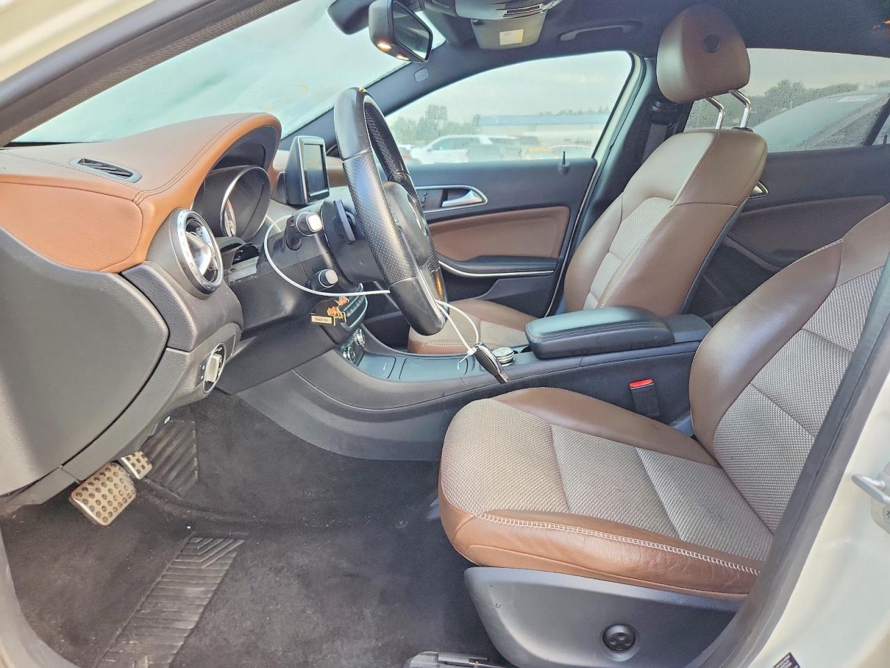 2015 Mercedes-benz Gla 250 4matic White vin: WDCTG4GBXFJ038016