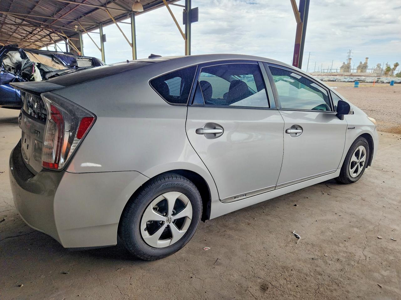 2014 Toyota Prius Three Серебряный vin: JTDKN3DU9E0363302