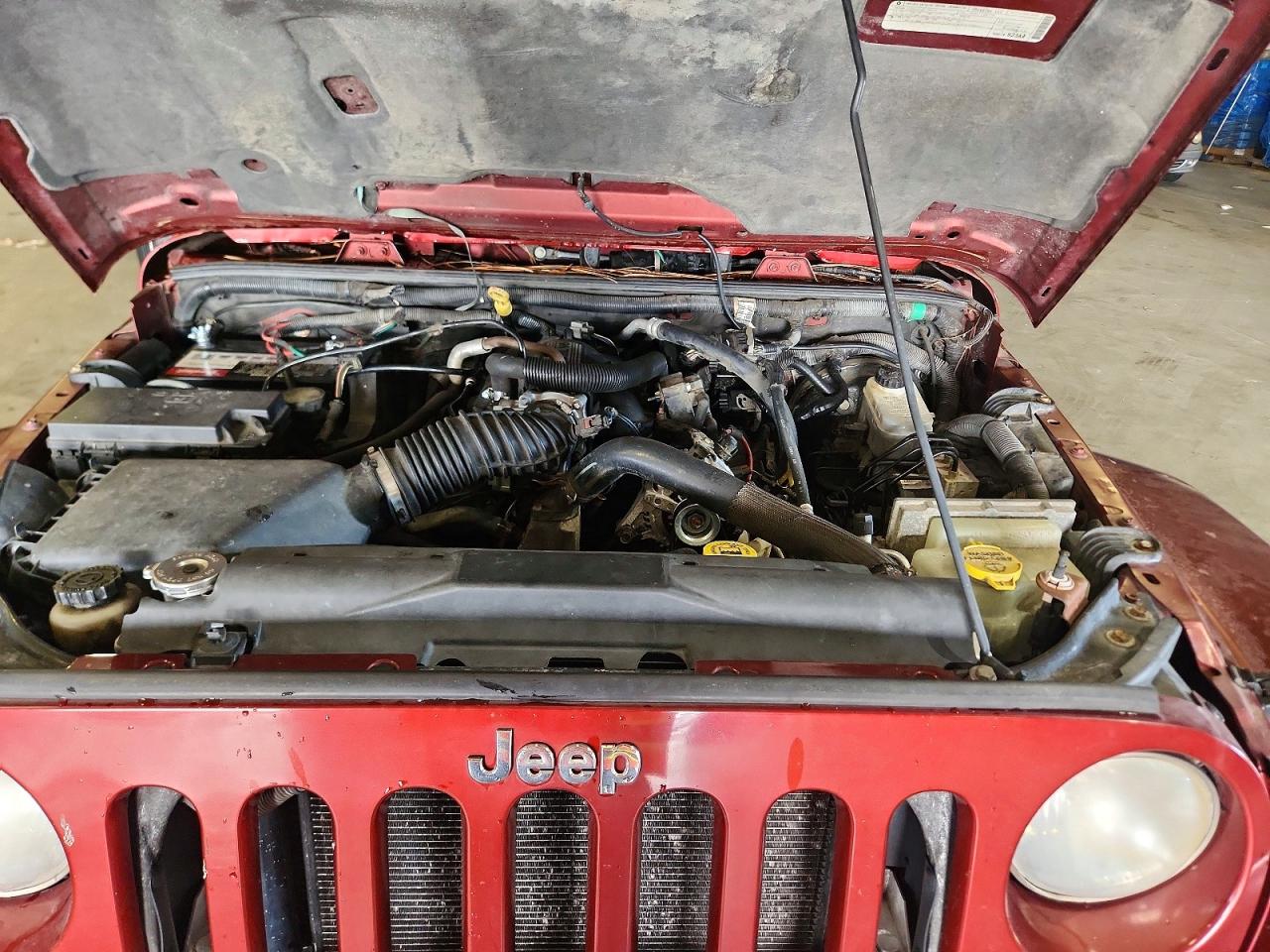 2009 Jeep Wrangler Unlimited Sahara Red vin: 1J4GA59169L750562