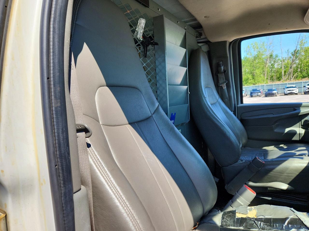 2010 Chevrolet Express G2500 White vin: 1GCZGFBA0A1175310