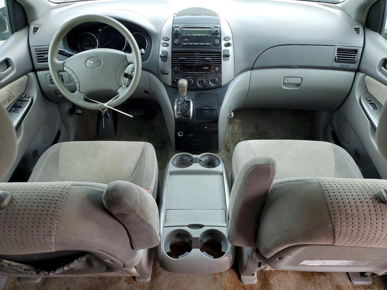 2008 Toyota Sienna Le 7-passenger Red vin: 5TDZK23C18S194243