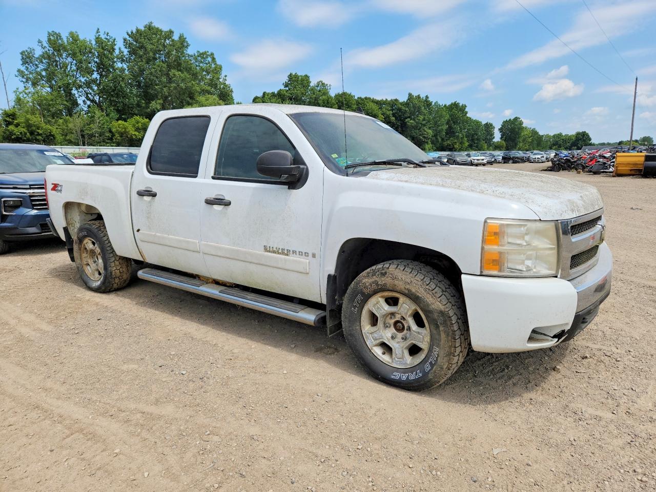 2007 Chevrolet Silverado K1500 Crew Cab White vin: 2GCEK13CX71590573