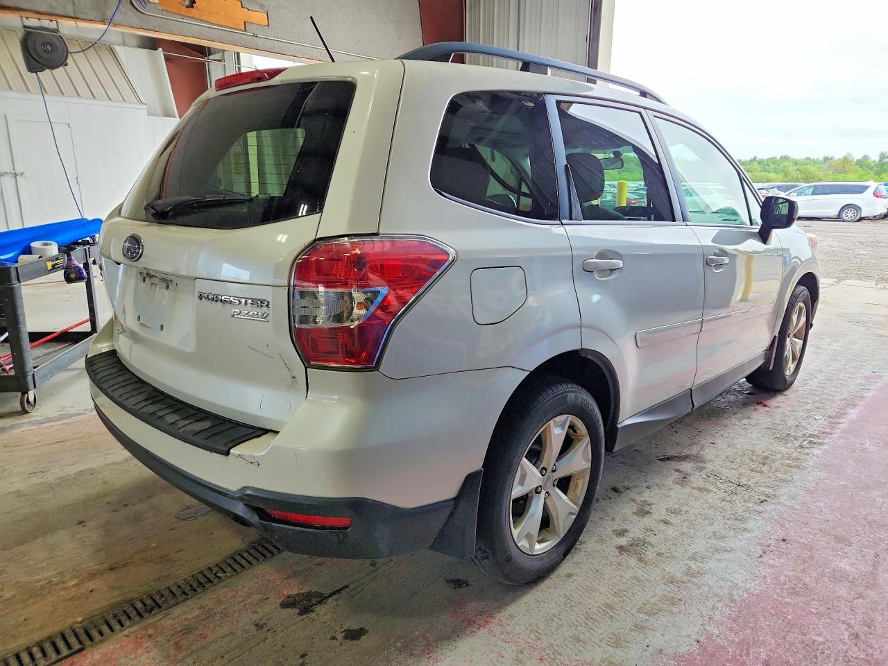 2014 Subaru Forester 2.5i Premium White vin: JF2SJAEC4EH534918