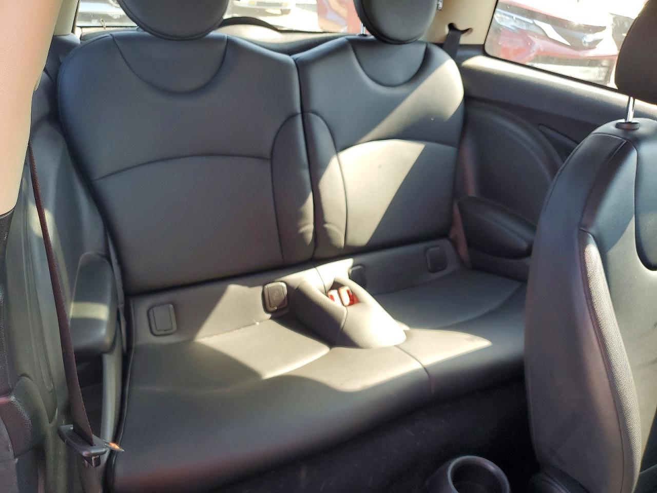 2013 Mini Cooper Two Tone vin: WMWSU3C54DT678452