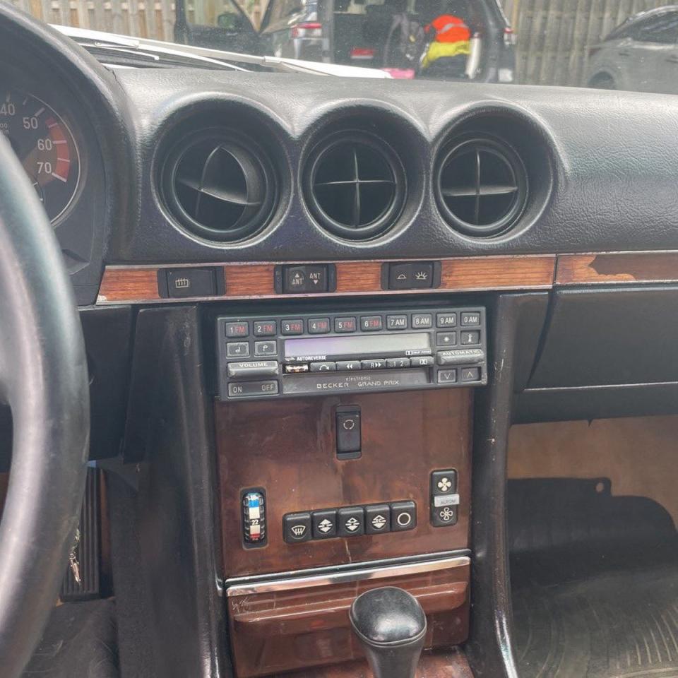1988 Mercedes-benz 560 Sl Черный vin: WDBBA48D5JA084797