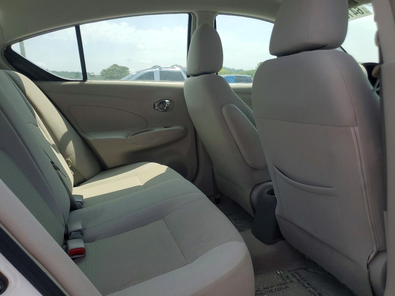 2013 Nissan Versa 1.6 S White vin: 3N1CN7AP6DL869362