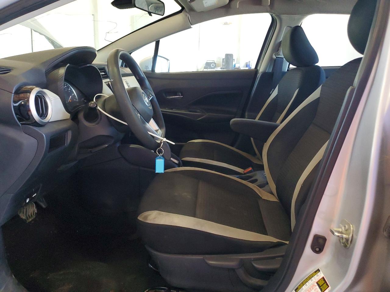 2020 Nissan Versa Sv Серебряный vin: 3N1CN8EV8LL808012