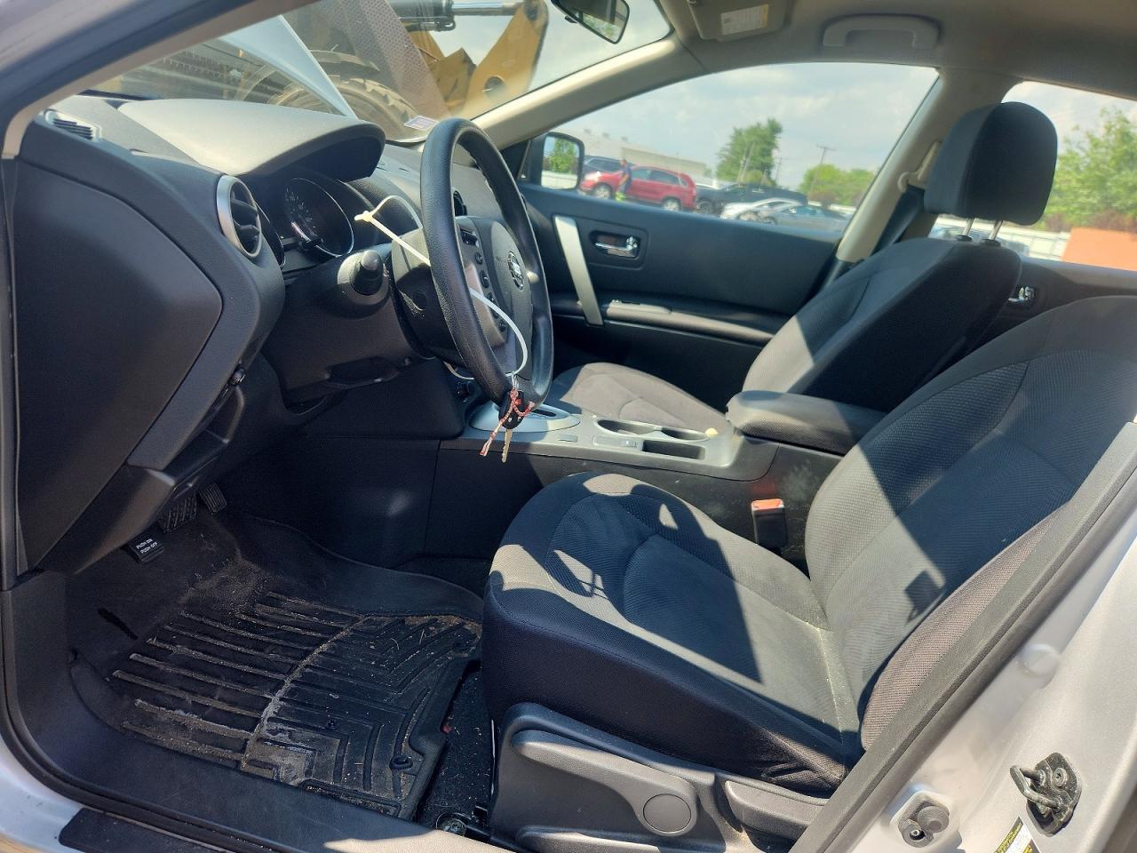 2015 Nissan Rogue Select S Серебряный vin: JN8AS5MV3FW260162