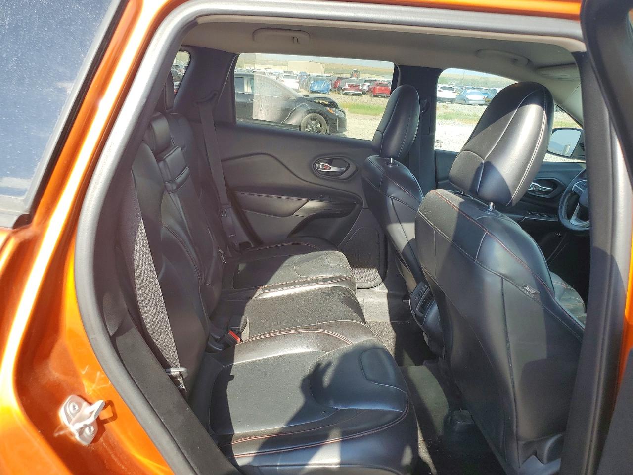 2015 Jeep Cherokee Trailhawk Orange vin: 1C4PJMBSXFW776210