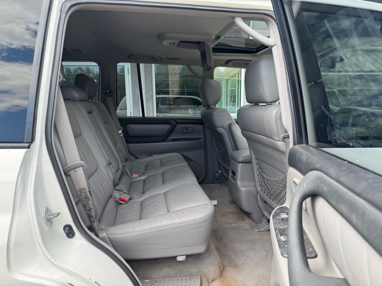 2005 Toyota Land Cruiser White vin: JTEHT05J152076068