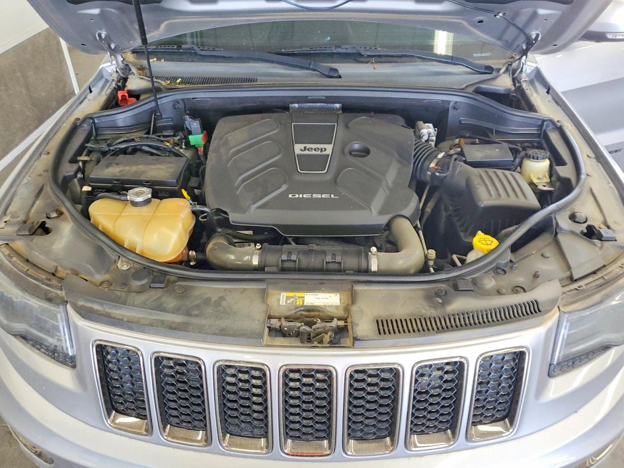 2015 Jeep Grand Cherokee Overland Silver vin: 1C4RJFCM7FC146473