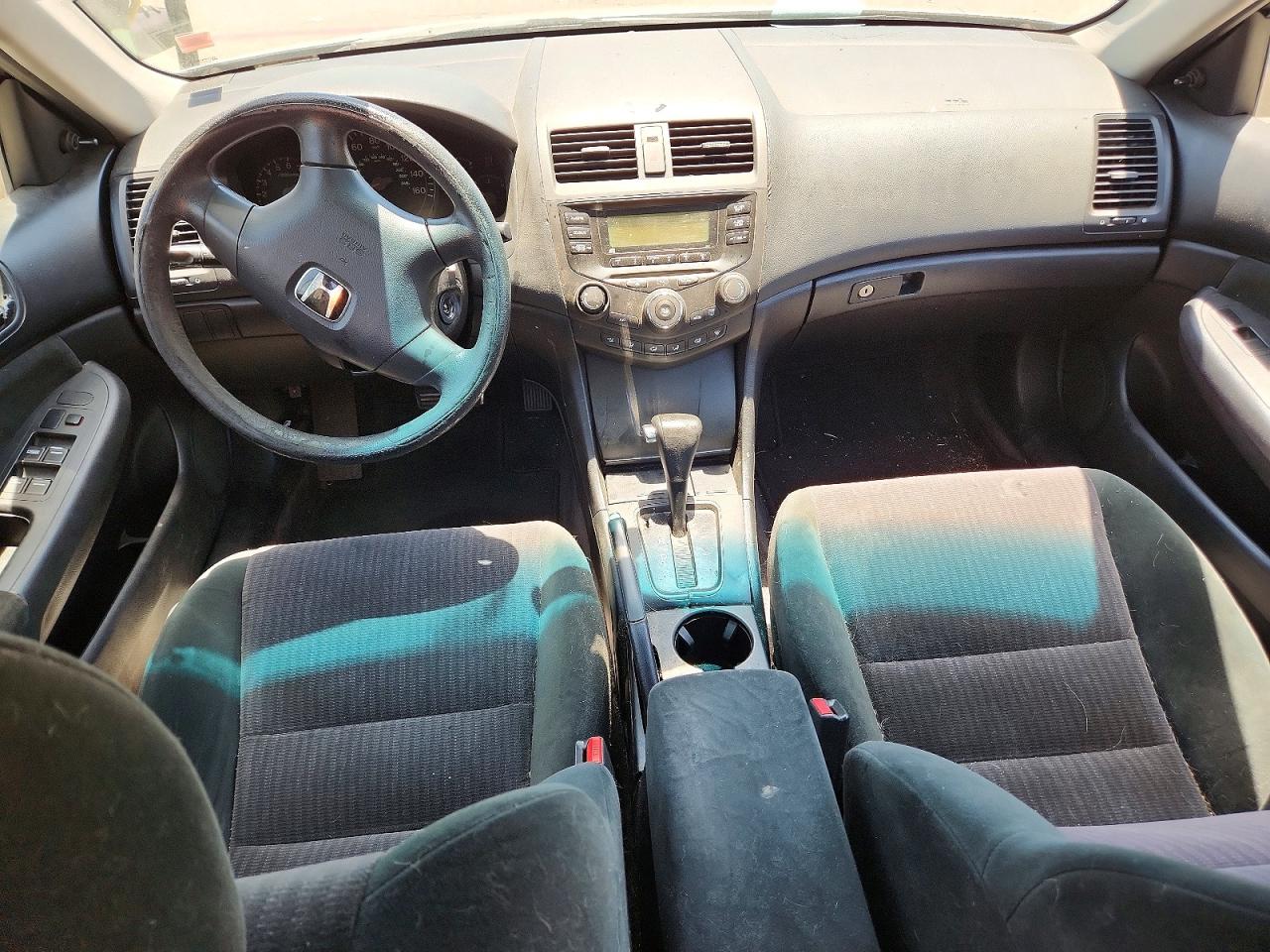 2005 Honda Accord Dx Silver vin: 1HGCM56105A149784