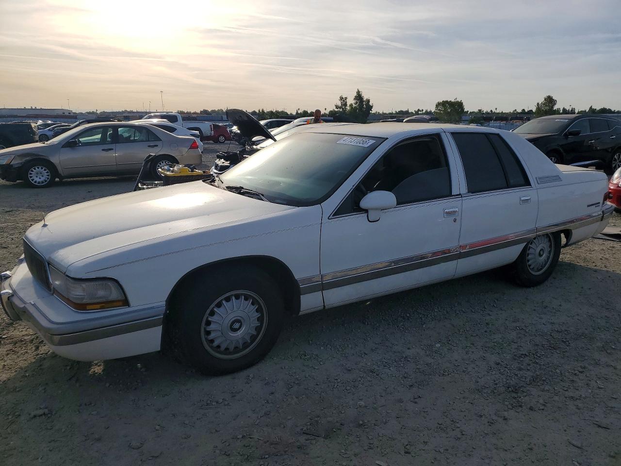 1992 Buick Roadmaster Limited Белый vin: 1G4BT5377NR458560