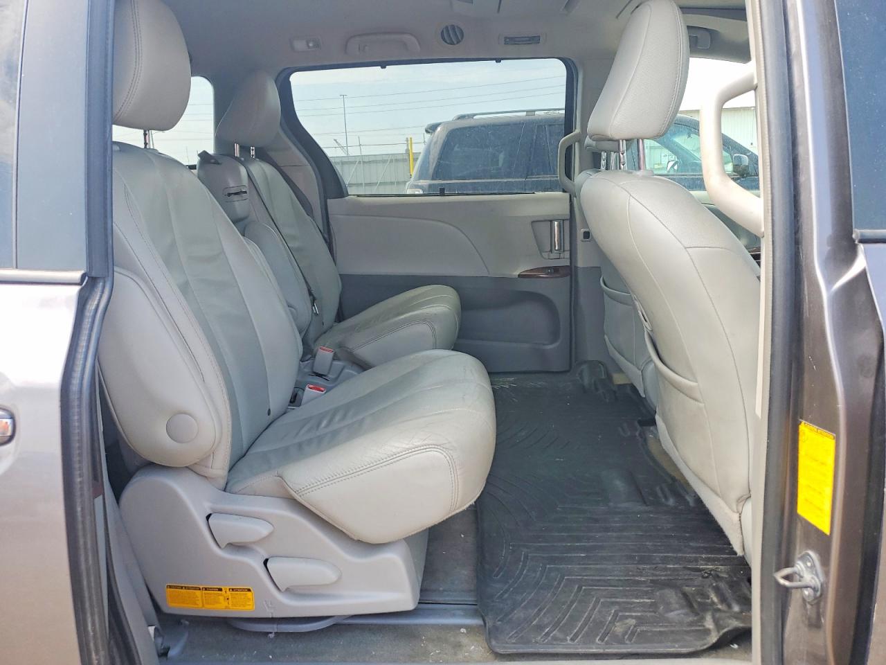 2014 Toyota Sienna Xle 8-passenger Gray vin: 5TDYK3DC7ES510093