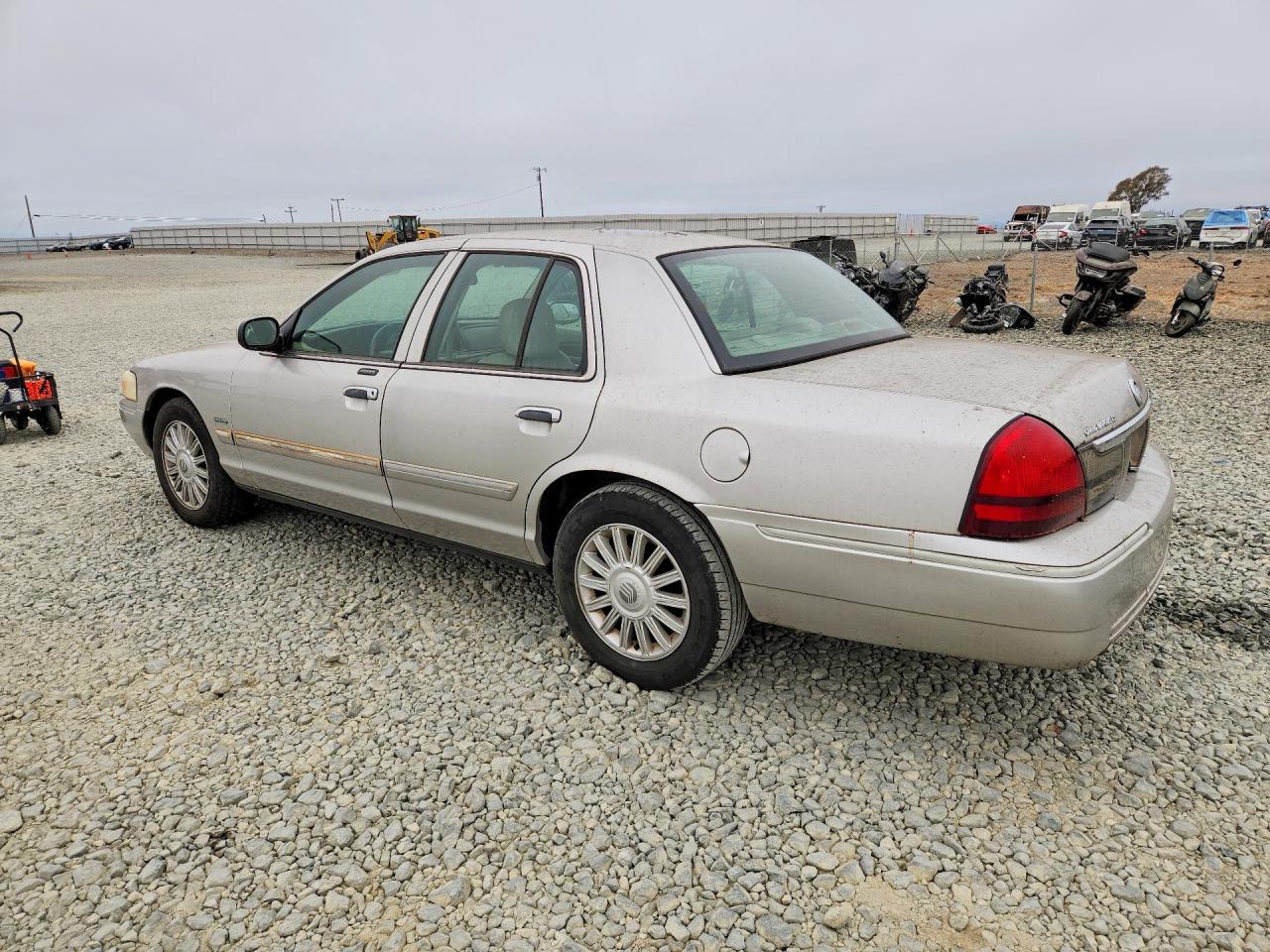 2009 Mercury Grand Marquis Ls Silver vin: 2MEHM75V09X608070