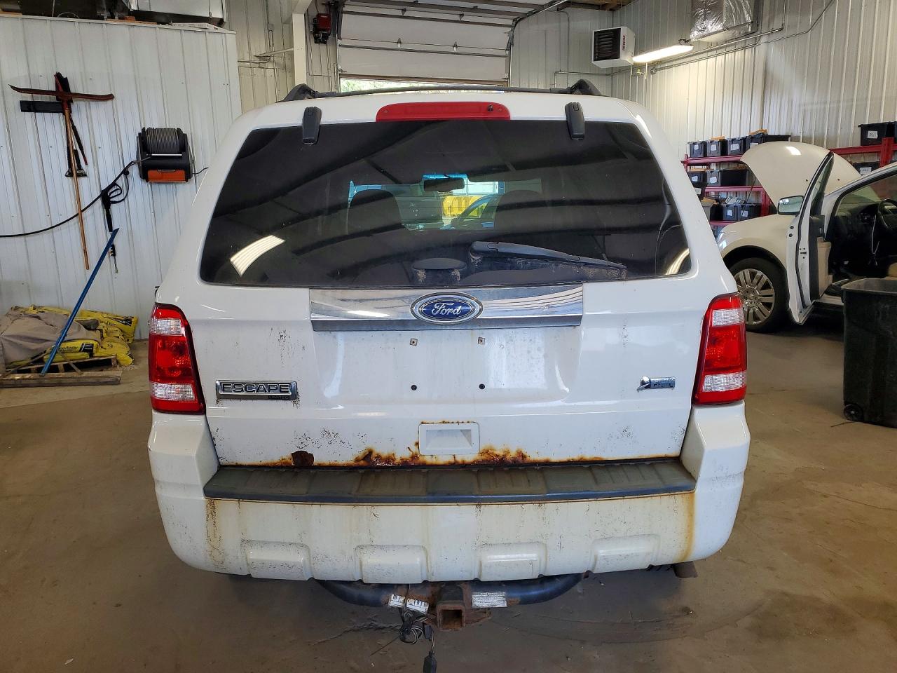 2010 Ford Escape Limited White vin: 1FMCU9EG2AKC22049