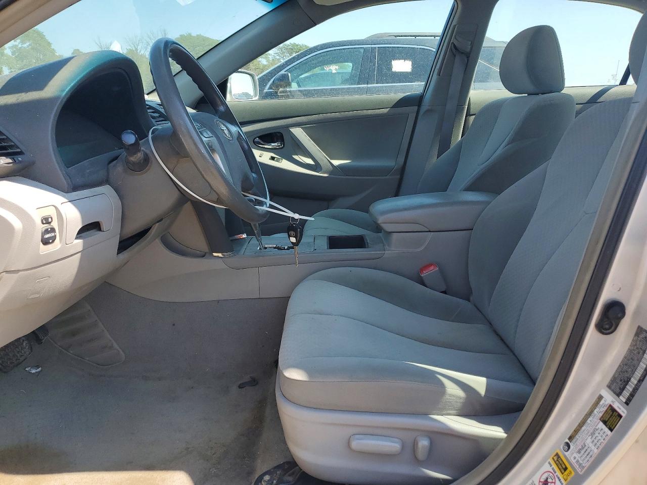 2009 Toyota Camry Le Silver vin: 4T4BE46K99R053720